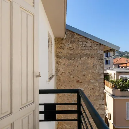 5 Min Walk, Bright, Air Conditioning, Cinema