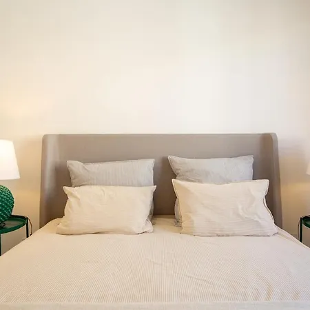 5 Min Walk, Bright, Air Conditioning, Cinema Apartamento Vallauris
