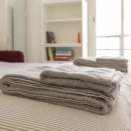 5 Min Walk, Bright, Air Conditioning, Cinema Apartamento Vallauris