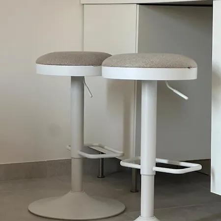 5 Min Walk, Bright, Air Conditioning, Cinema Apartamento *